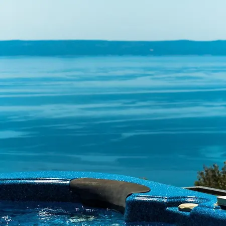 Hébergement de vacances Darius With Hot Tub *