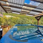 Prázdninový dům Darius With Hot Tub *
