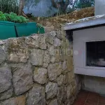 Prázdninový dům Darius With Hot Tub